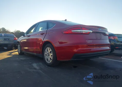 2020 Ford Fusion S z USA, uszkodzony, nr VIN 3FA6P0G71LR159919